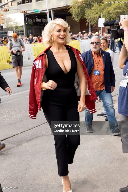 Hannah Waddingham photo 11 of 589
