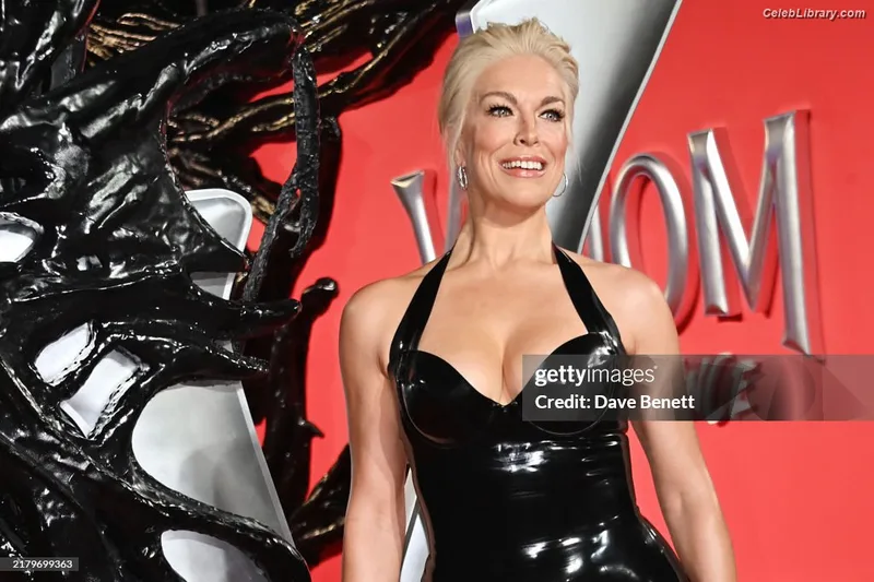 Hannah Waddingham photo 14 of 589
