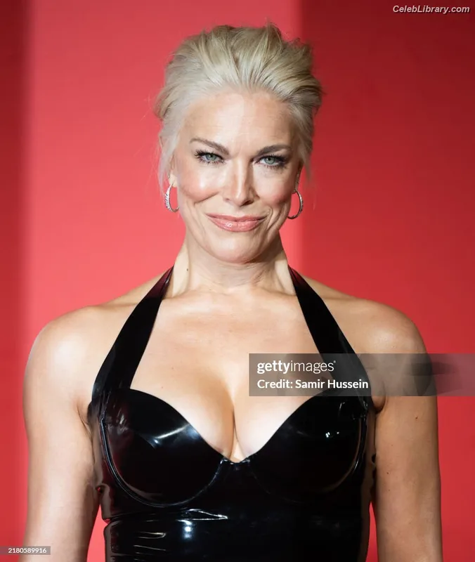 Hannah Waddingham photo 18 of 589