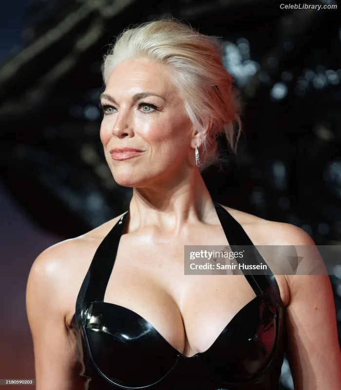 Hannah Waddingham photo 19 of 589