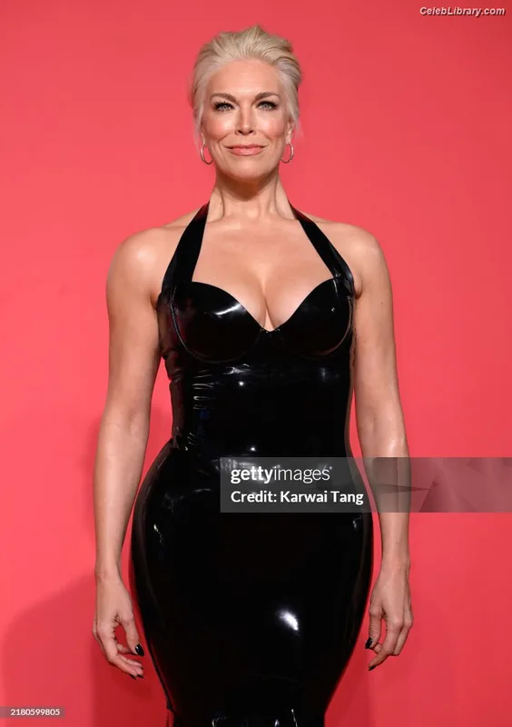 Hannah Waddingham photo 5 of 589