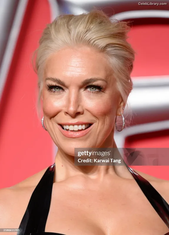 Hannah Waddingham photo 17 of 589