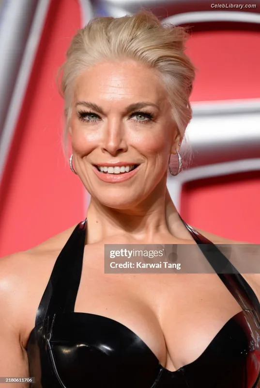 Hannah Waddingham photo 18 of 589