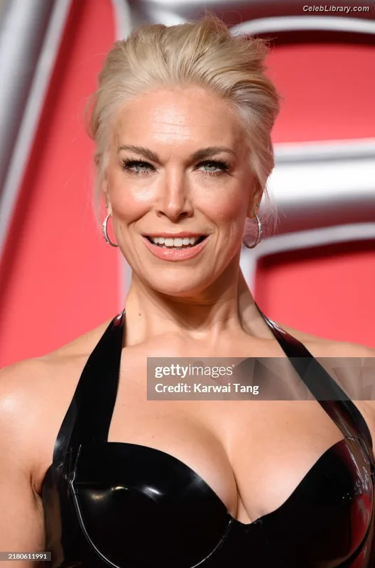 Hannah Waddingham photo 19 of 589