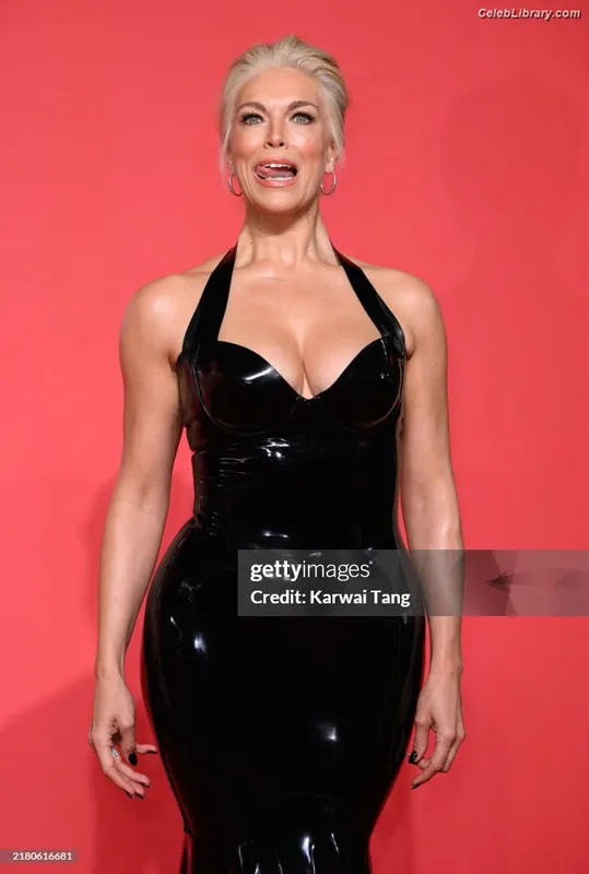 Hannah Waddingham photo 22 of 589