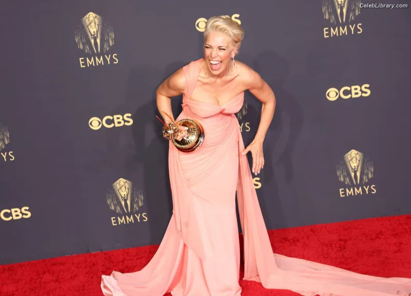Hannah Waddingham photo 17 of 589