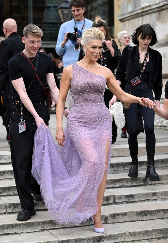 Hannah Waddingham photo 2 of 589