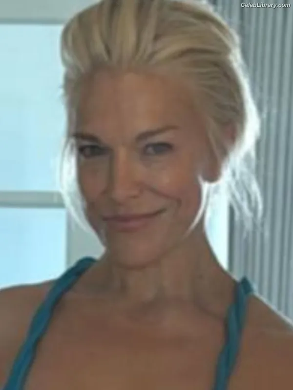 Hannah Waddingham photo 9 of 589