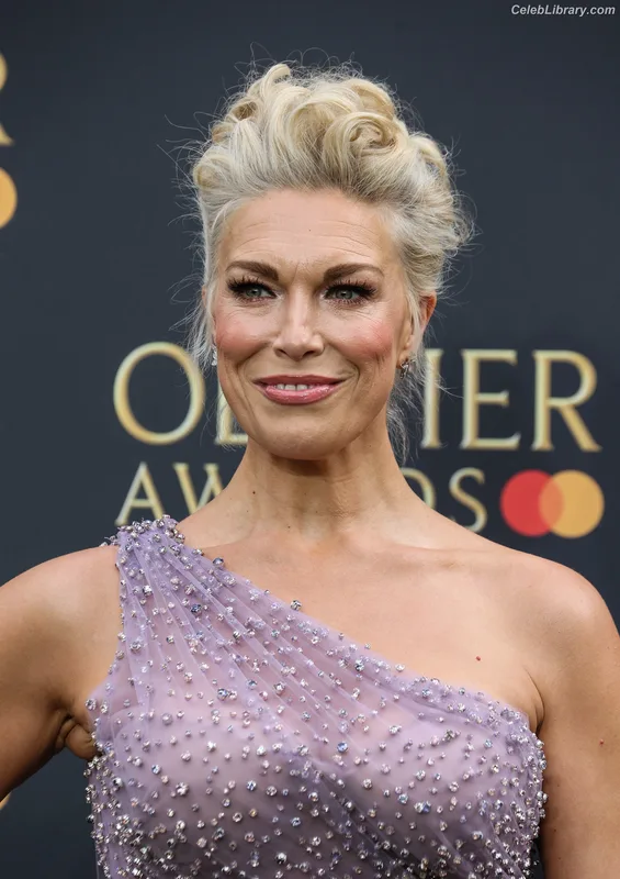 Hannah Waddingham photo 4 of 589