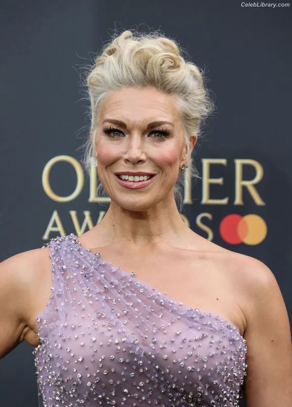Hannah Waddingham photo 7 of 589