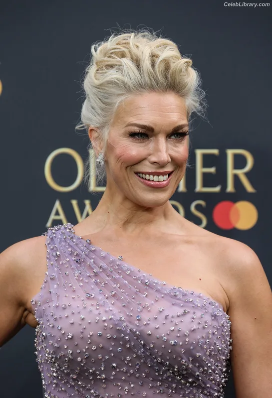 Hannah Waddingham photo 8 of 589