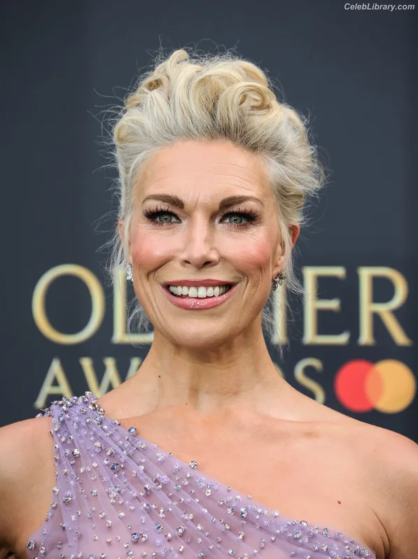 Hannah Waddingham photo 9 of 589