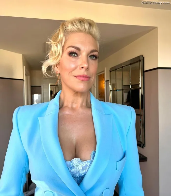 Hannah Waddingham photo 20 of 589