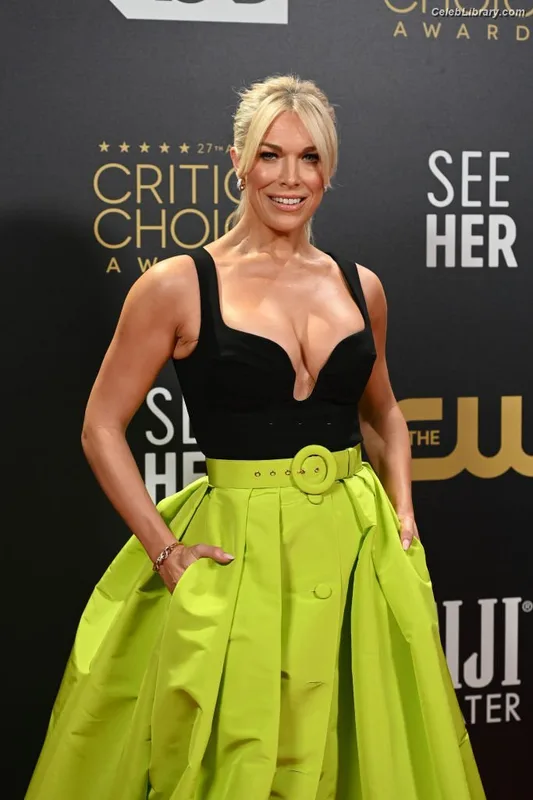 Hannah Waddingham photo 5 of 589