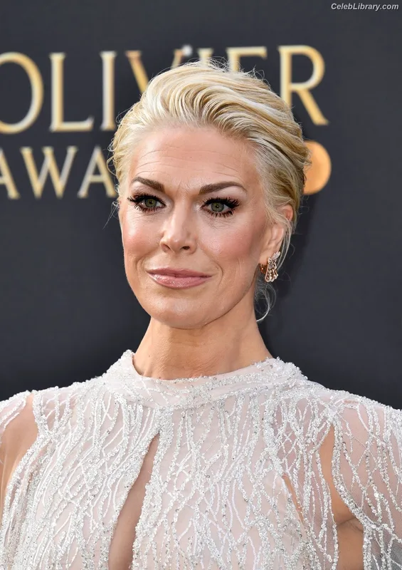 Hannah Waddingham photo 4 of 589