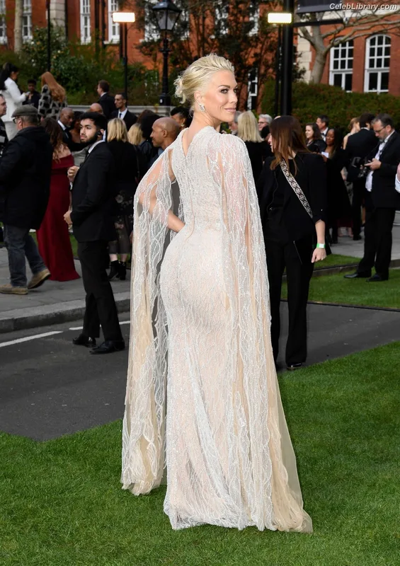 Hannah Waddingham photo 9 of 589