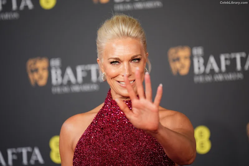 Hannah Waddingham photo 1 of 589
