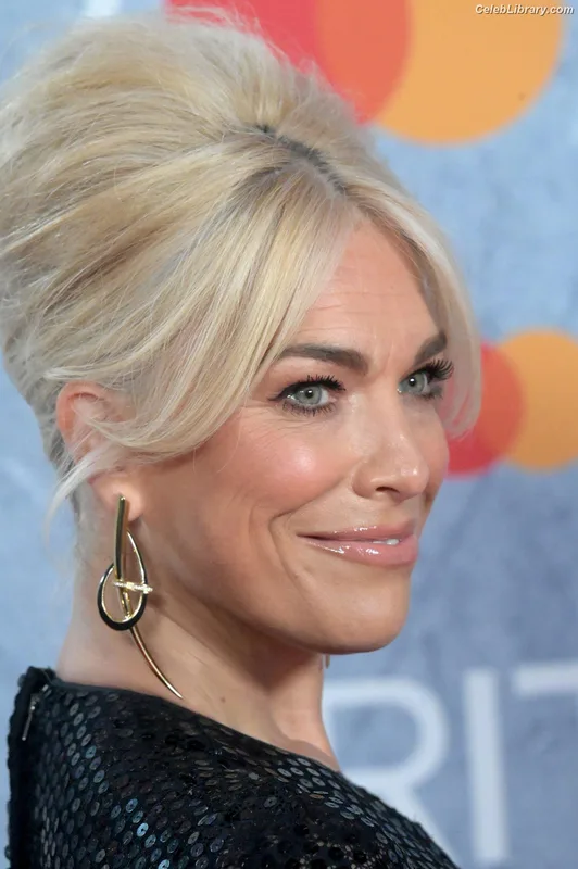 Hannah Waddingham photo 15 of 589