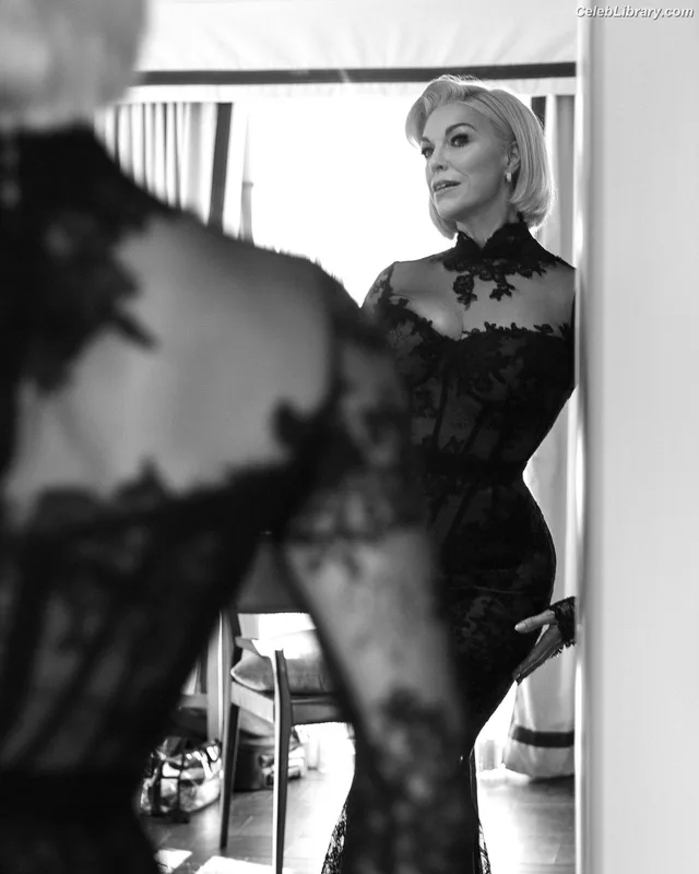 Hannah Waddingham photo 1 of 589
