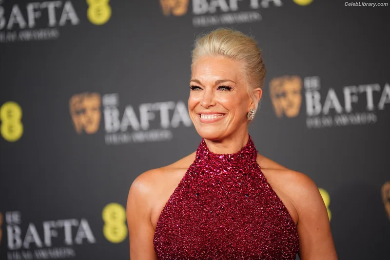 Hannah Waddingham photo 14 of 589