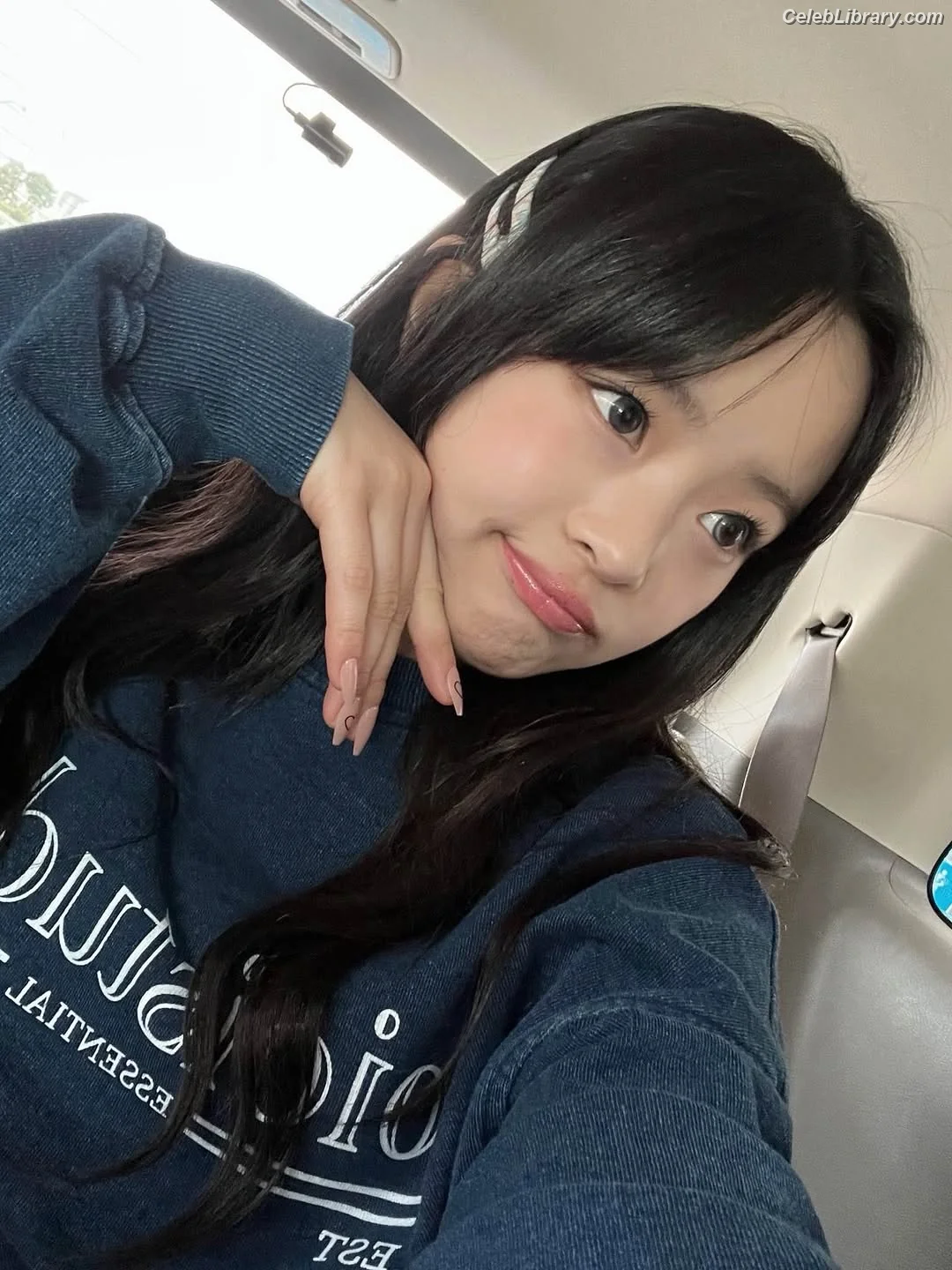 Hanni Pham  Hanni newjeans (NJZ) photo 9 of 819