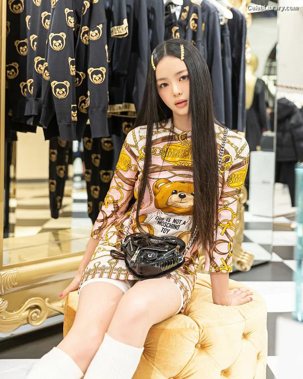 Hanni Pham  Hanni newjeans (NJZ) photo 17 of 819