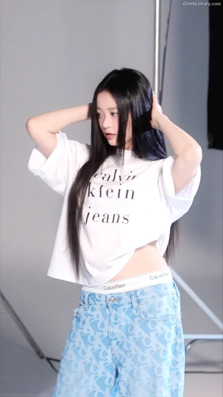 Hanni Pham Hanni newjeans (NJZ) photo 2 of 820
