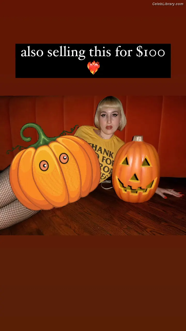 Harley Quinn Smith photo 12 of 499