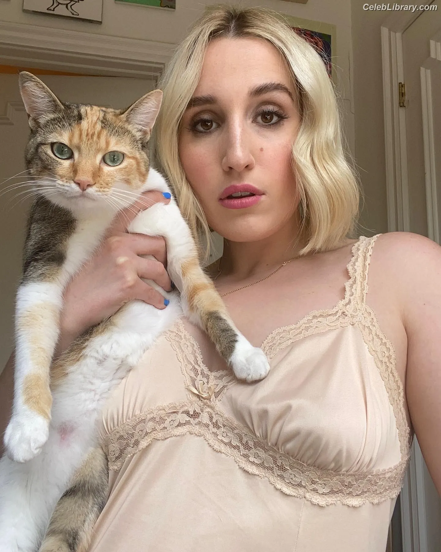 Harley Quinn Smith photo 4 of 499