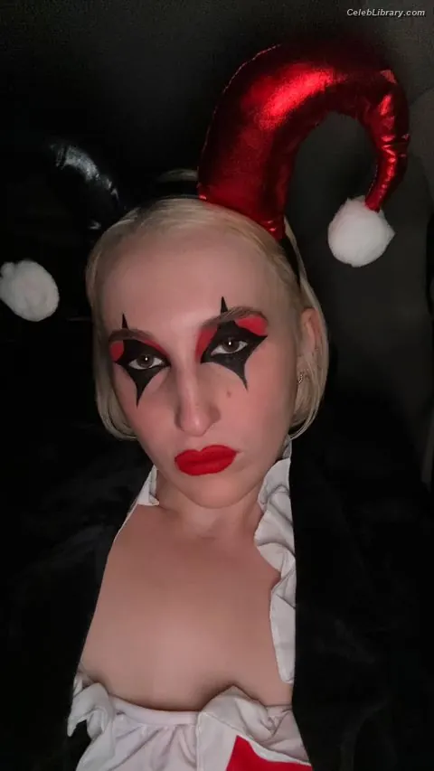 Harley Quinn Smith photo 8 of 499