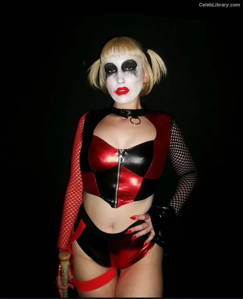 Harley Quinn Smith photo 1 of 499