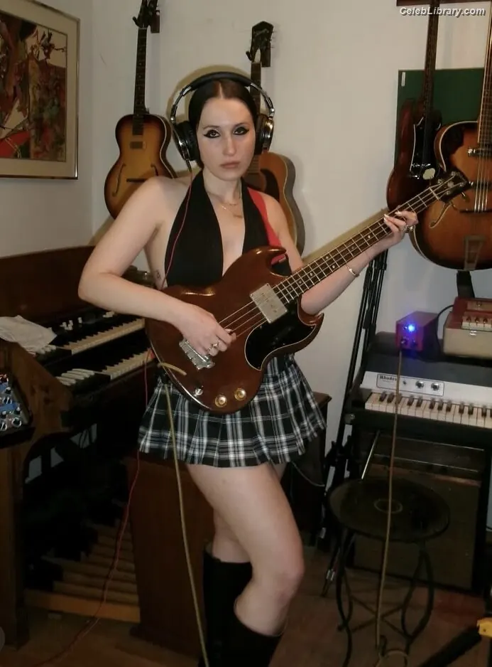 Harley Quinn Smith photo 10 of 499
