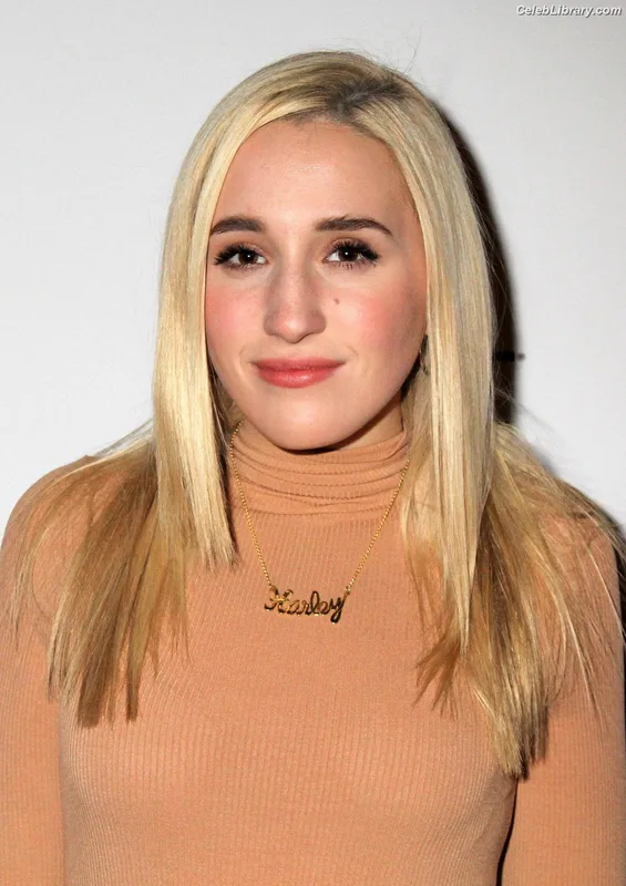 Harley Quinn Smith photo 7 of 500