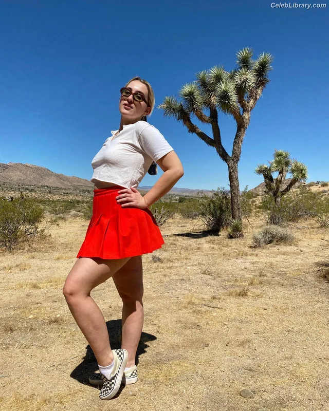 Harley Quinn Smith photo 1 of 500