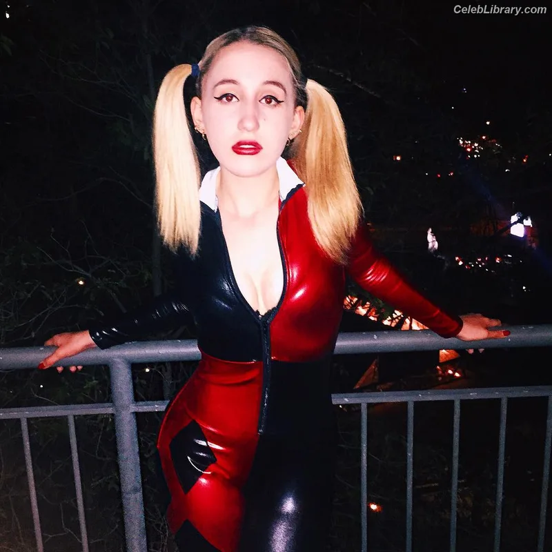 Harley Quinn Smith photo 8 of 500