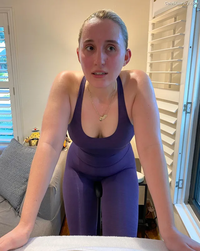 Harley Quinn Smith photo 9 of 500
