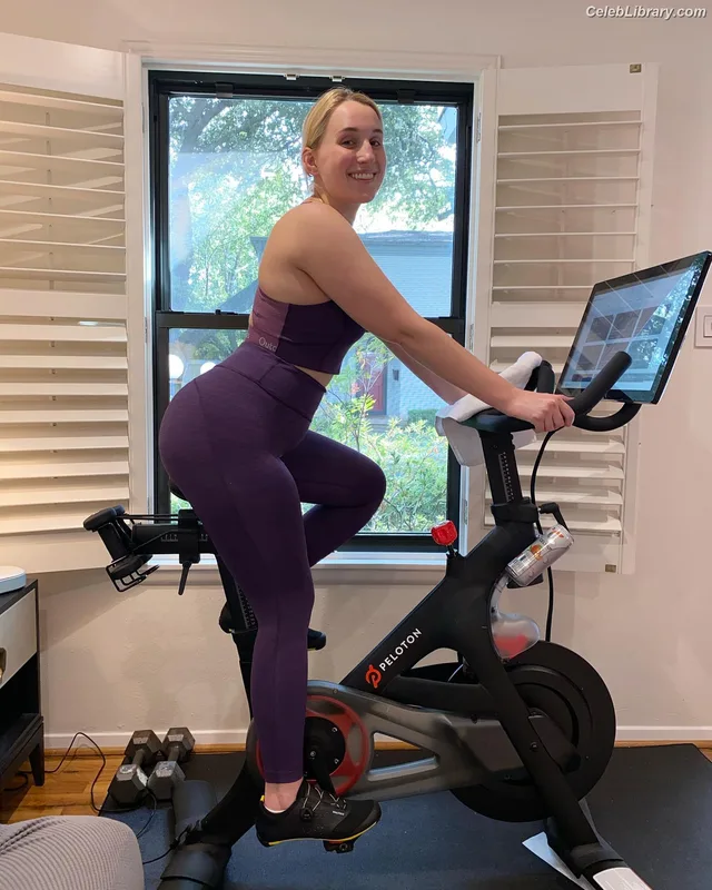 Harley Quinn Smith photo 10 of 500