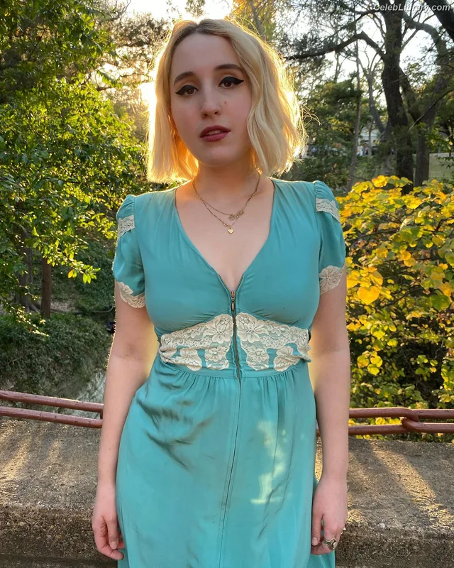 Harley Quinn Smith photo 15 of 500