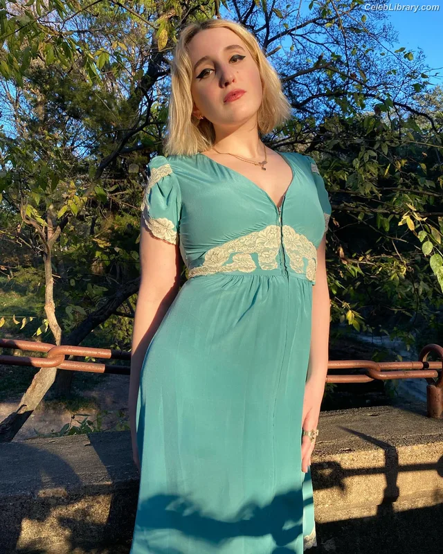 Harley Quinn Smith photo 16 of 500