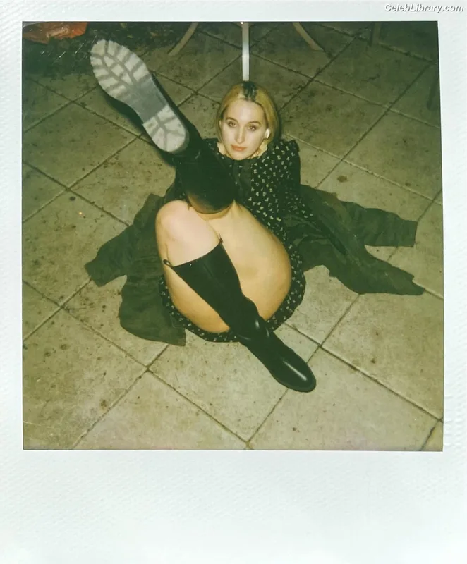Harley Quinn Smith photo 21 of 500