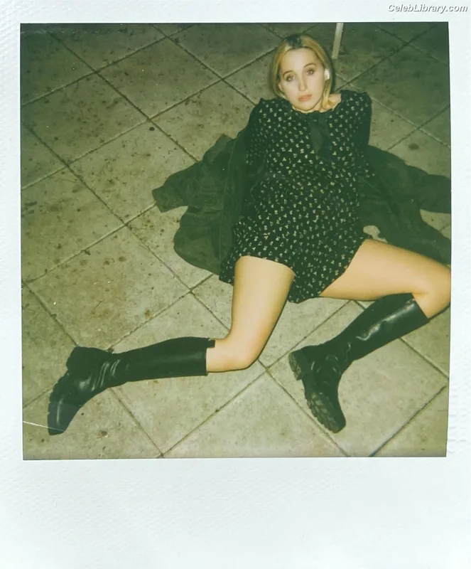 Harley Quinn Smith photo 23 of 500