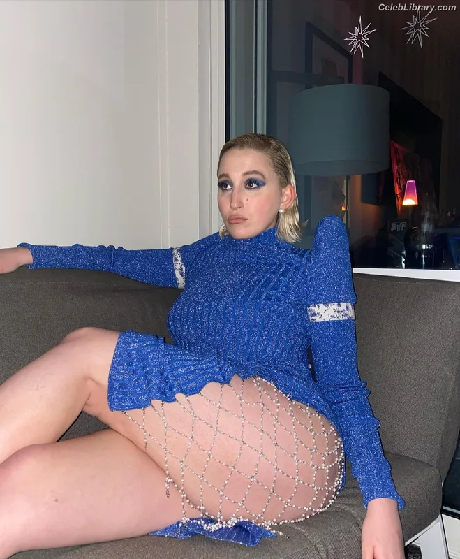 Harley Quinn Smith photo 24 of 500