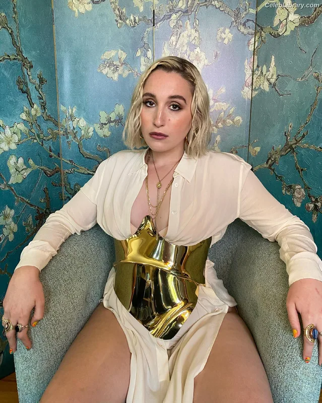 Harley Quinn Smith photo 6 of 500