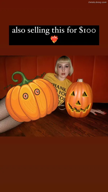 Harley Quinn Smith photo 12 of 500