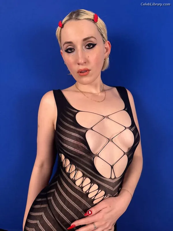 Harley Quinn Smith photo 15 of 500
