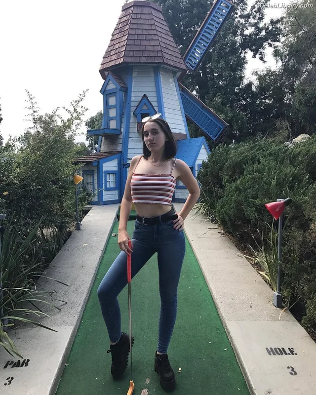 Harley Quinn Smith photo 2 of 500