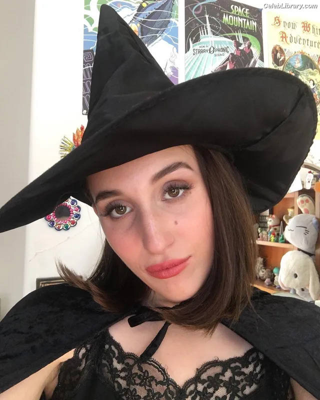 Harley Quinn Smith photo 6 of 500
