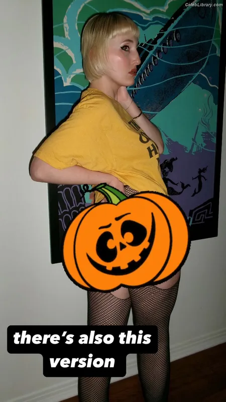 Harley Quinn Smith photo 12 of 500