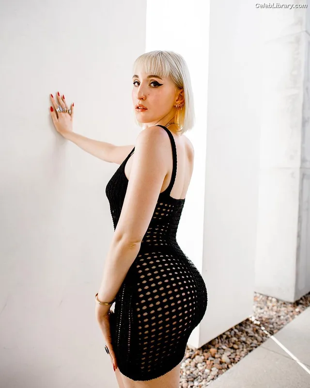 Harley Quinn Smith photo 20 of 500