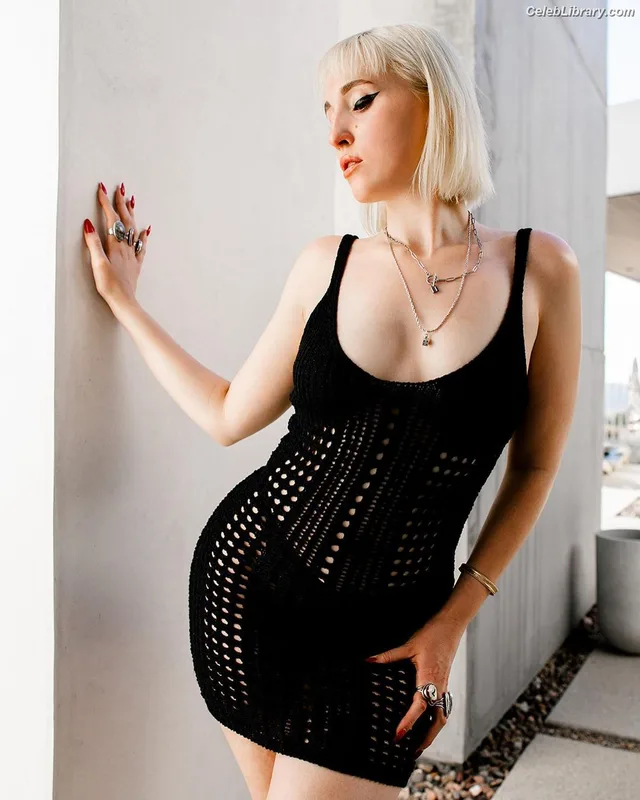 Harley Quinn Smith photo 22 of 500